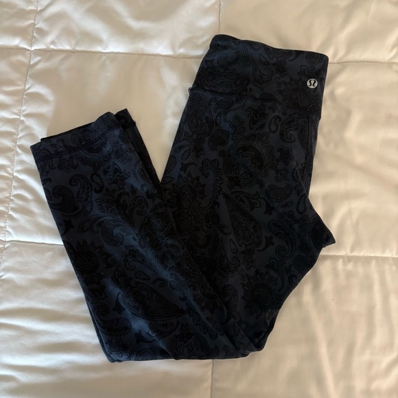 Lululemon Women’s Navy Wunder Under Crop Paisley Inkwell Leggings - Picture 5 of 9